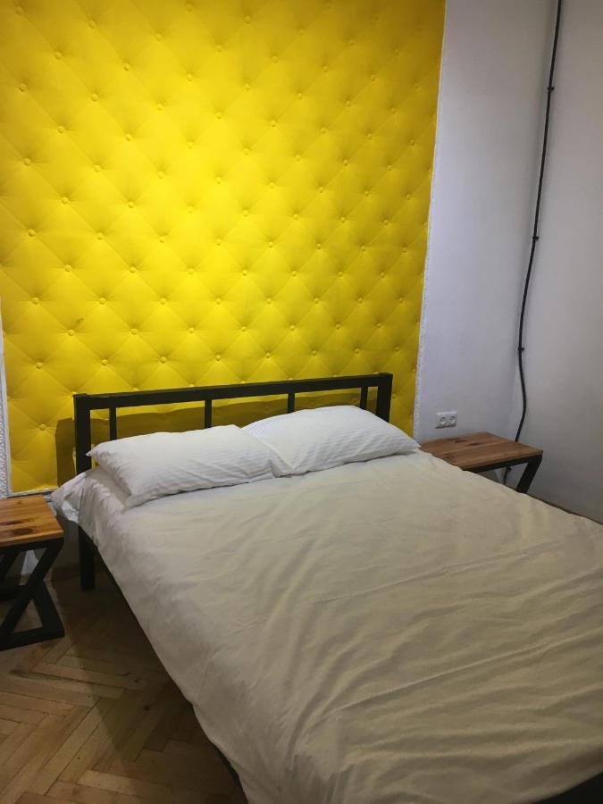 Auberge de jeunesse 21/9 Baker Street à Lviv Extérieur photo